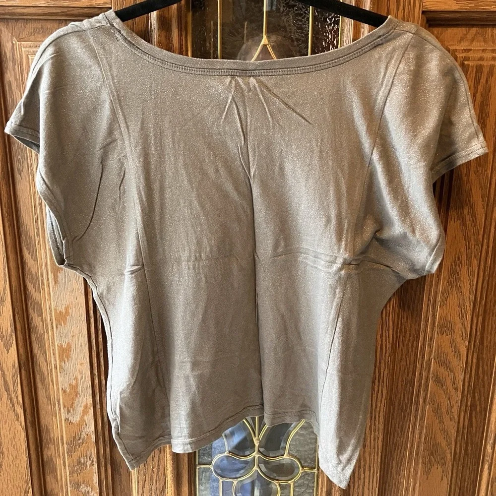 Aeropostale Women's Silver Gray Shimmer Crop T Shirt top Size‎ XS Relaxed Fit - Picture 6 of 6